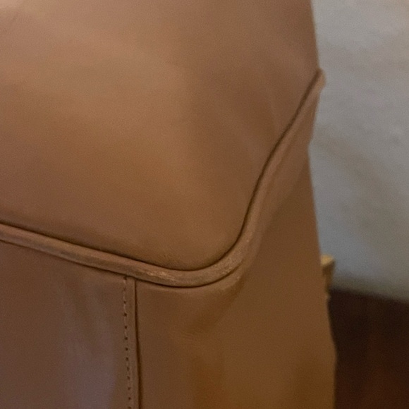 Fendi Tan Leather Shoulder Bag with Slouchy Design - Picture 9 of 11